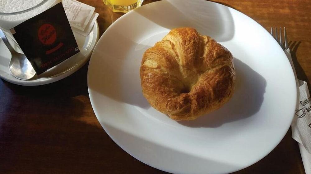 埃尔卡斯特洛酒店 蓬费拉达 外观 照片